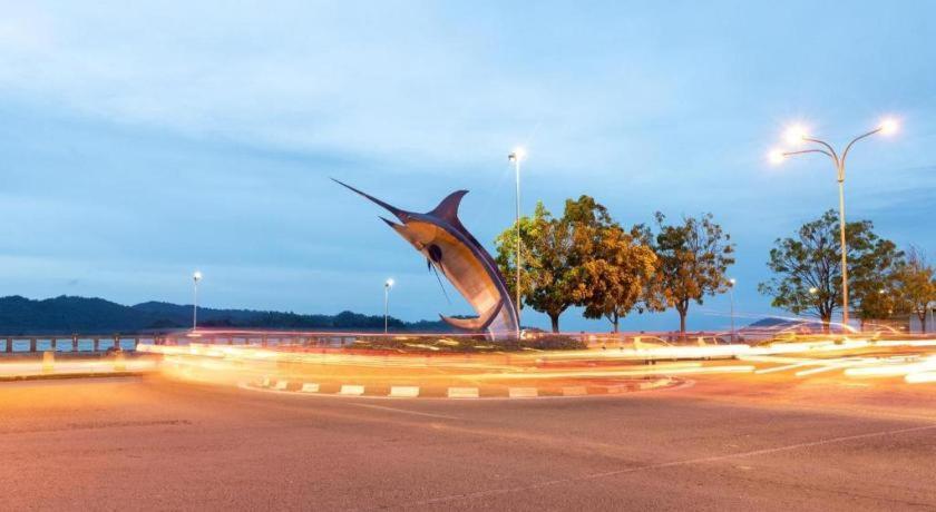 Monaco Boutique Hotel Sadong Jaya Kota Kinabalu Luaran gambar