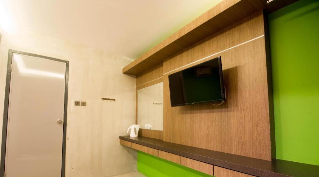 Monaco Boutique Hotel Sadong Jaya Kota Kinabalu Luaran gambar
