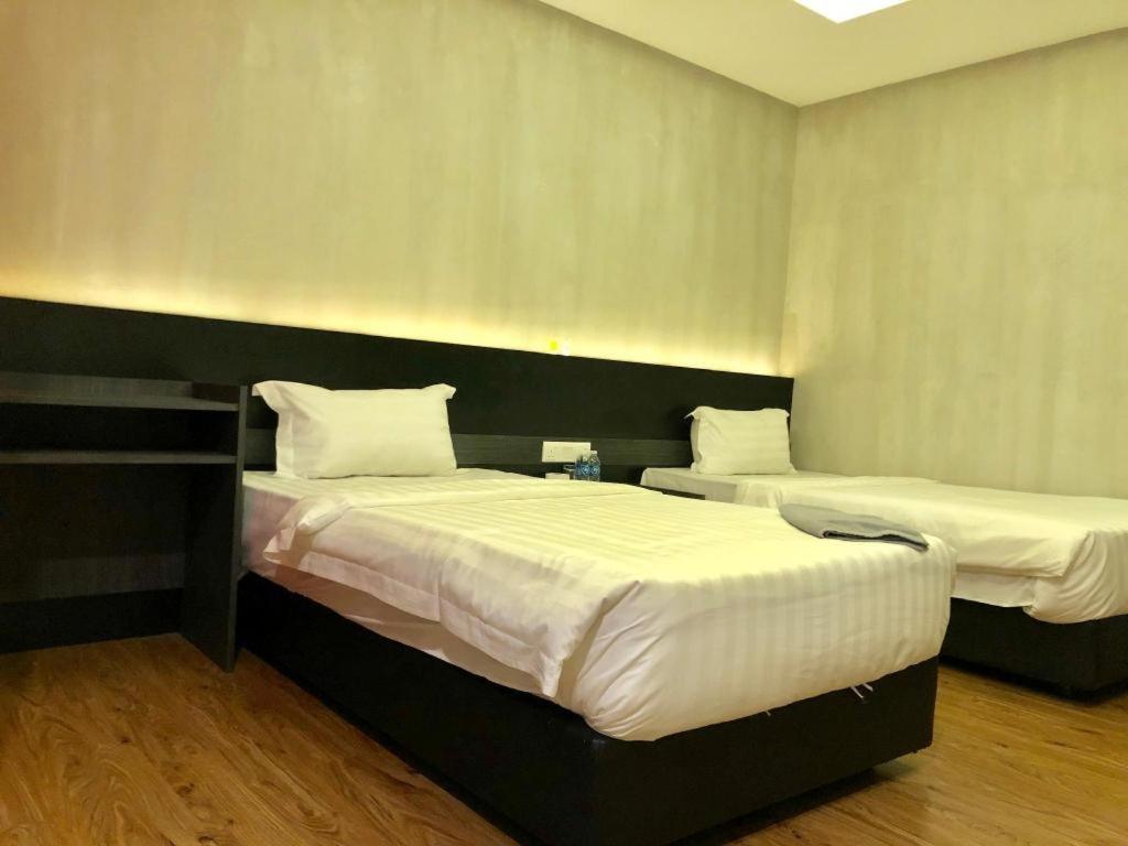 Monaco Boutique Hotel Sadong Jaya Kota Kinabalu Luaran gambar